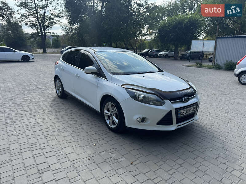 Хэтчбек Ford Focus 2013 в 