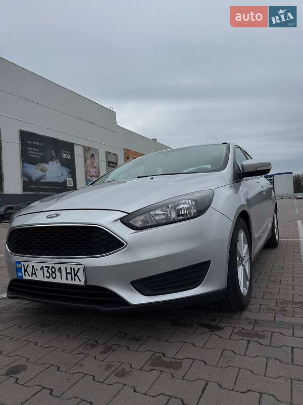 Седан Ford Focus 2015 в 