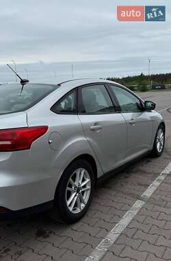 Седан Ford Focus 2015 в 