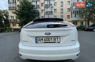 Хэтчбек Ford Focus 2011 в 