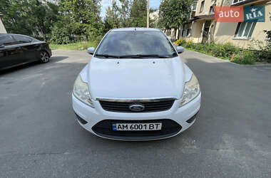 Хэтчбек Ford Focus 2011 в 