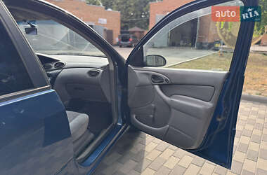 Седан Ford Focus 2000 в 
