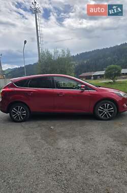 Хэтчбек Ford Focus 2011 в 