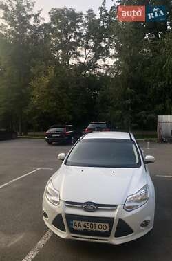 Хэтчбек Ford Focus 2013 в 