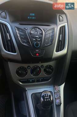 Хэтчбек Ford Focus 2013 в 