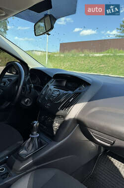 Хэтчбек Ford Focus 2012 в 