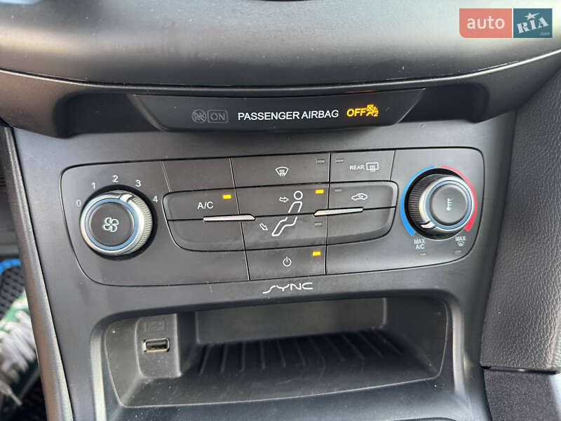 Седан Ford Focus 2015 в Кропивницком