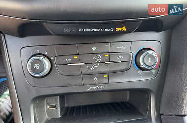 Седан Ford Focus 2015 в 