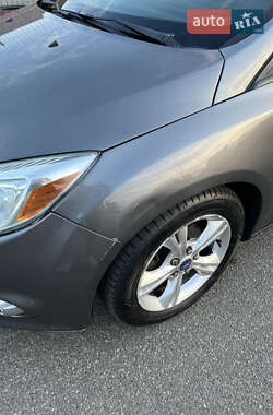 Хэтчбек Ford Focus 2012 в 