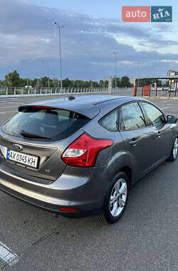 Хэтчбек Ford Focus 2012 в 