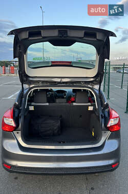 Хэтчбек Ford Focus 2012 в 