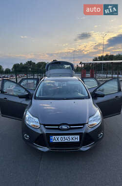 Хэтчбек Ford Focus 2012 в 