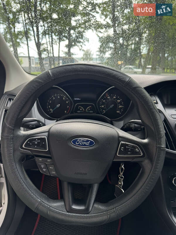 Хэтчбек Ford Focus 2015 в Львове