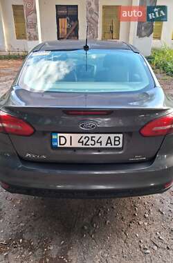 Седан Ford Focus 2015 в 