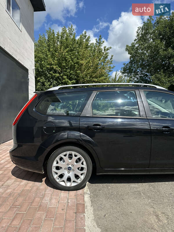 Универсал Ford Focus 2010 в Хороле