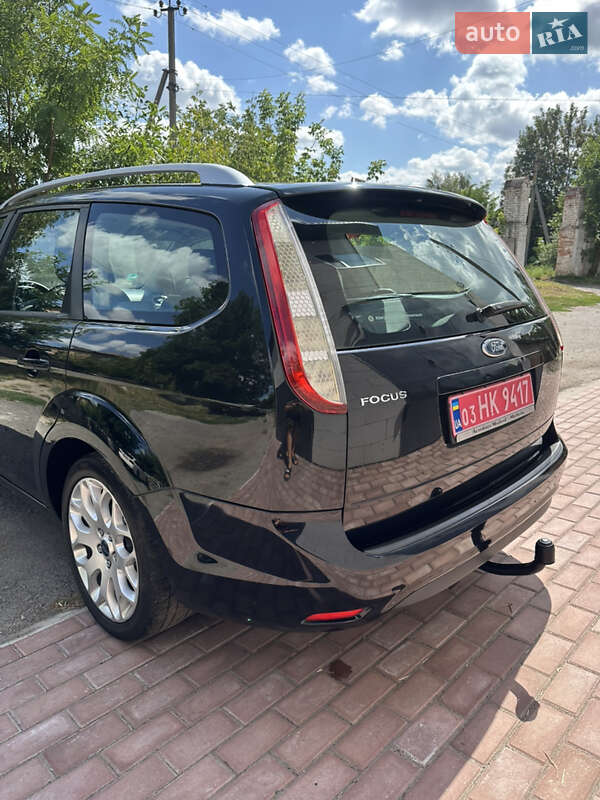 Универсал Ford Focus 2010 в Хороле