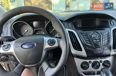 Хэтчбек Ford Focus 2013 в 