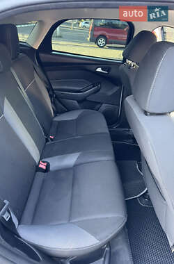 Хэтчбек Ford Focus 2013 в 