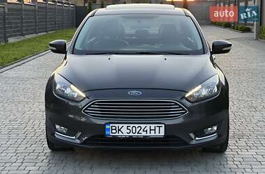 Седан Ford Focus 2015 в 
