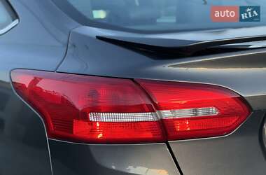 Седан Ford Focus 2015 в 