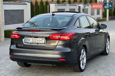 Седан Ford Focus 2015 в 