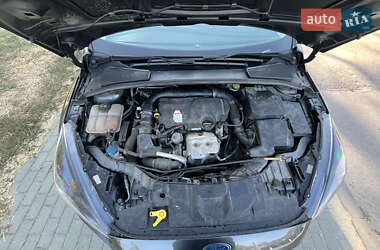 Седан Ford Focus 2015 в 
