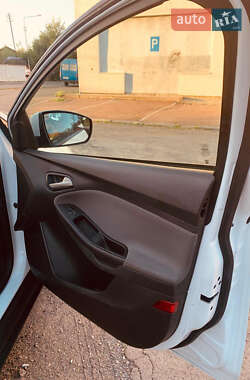 Хэтчбек Ford Focus 2012 в 