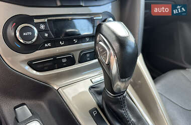 Хэтчбек Ford Focus 2012 в 