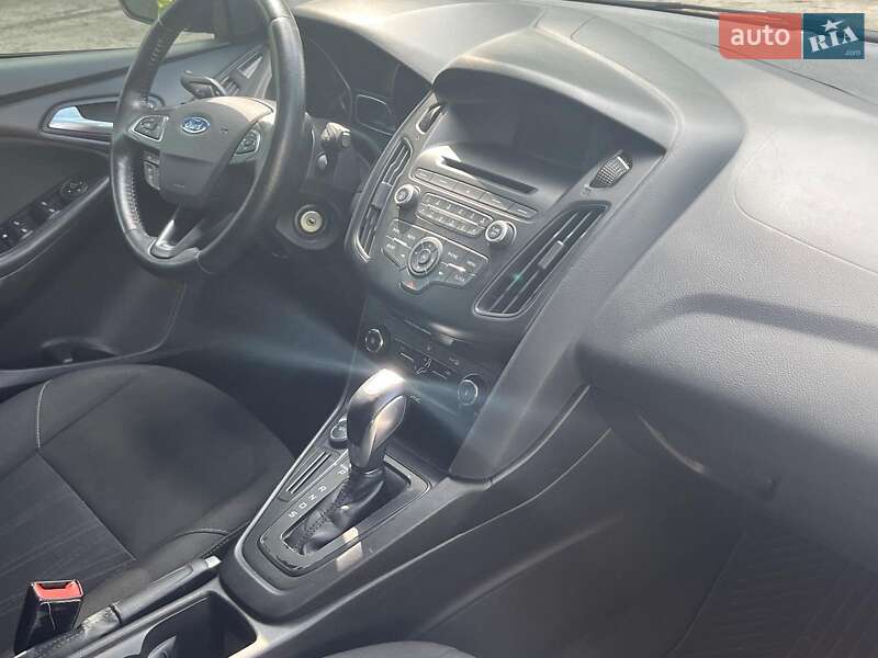 Хэтчбек Ford Focus 2015 в Киеве
