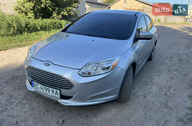 Хэтчбек Ford Focus 2011 в 