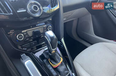 Хэтчбек Ford Focus 2011 в 