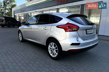 Хэтчбек Ford Focus 2015 в 