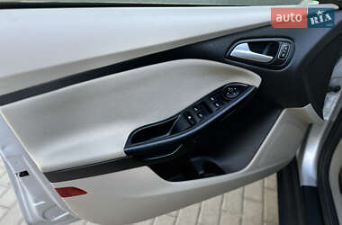 Хэтчбек Ford Focus 2015 в 