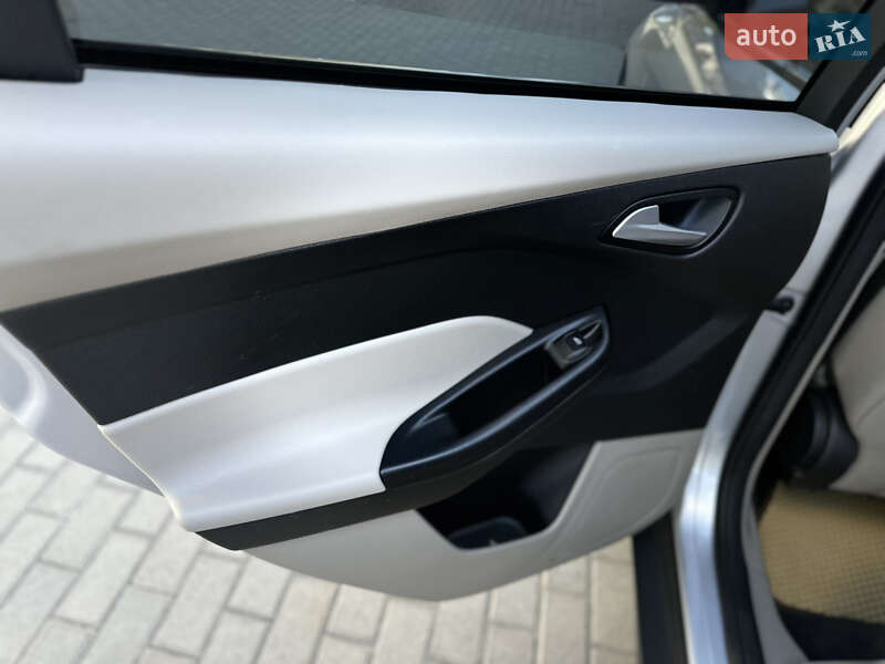 Хэтчбек Ford Focus 2015 в Житомире
