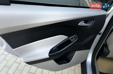 Хэтчбек Ford Focus 2015 в 