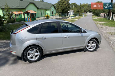 Хэтчбек Ford Focus 2010 в 