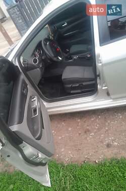 Хэтчбек Ford Focus 2010 в 