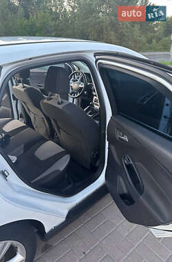 Хэтчбек Ford Focus 2012 в 
