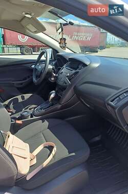 Хэтчбек Ford Focus 2015 в 
