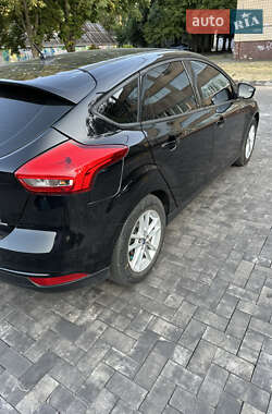 Хэтчбек Ford Focus 2015 в 