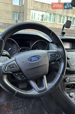 Хэтчбек Ford Focus 2015 в 