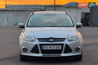 Хэтчбек Ford Focus 2011 в 