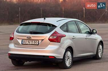 Хэтчбек Ford Focus 2011 в 