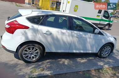 Хэтчбек Ford Focus 2011 в 