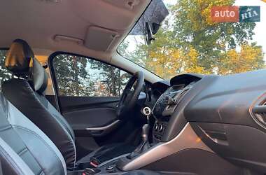 Хэтчбек Ford Focus 2013 в 
