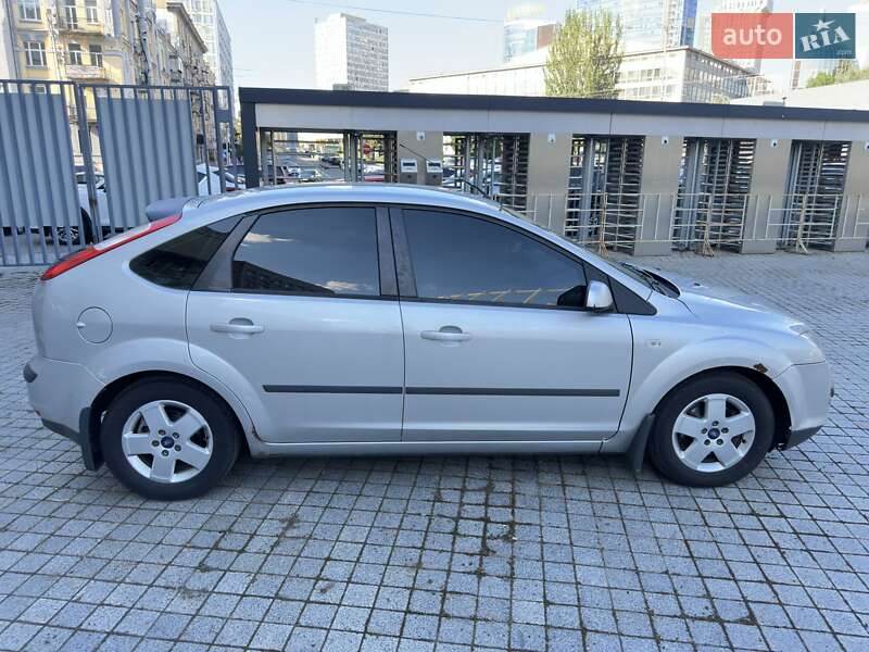 Хэтчбек Ford Focus 2006 в Киеве