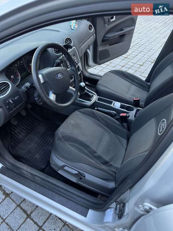 Хэтчбек Ford Focus 2006 в Киеве