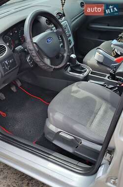 Хэтчбек Ford Focus 2005 в 