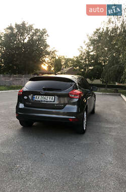 Хэтчбек Ford Focus 2015 в 
