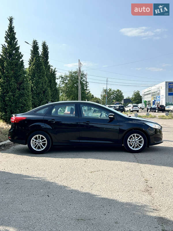 Седан Ford Focus 2015 в Сумах